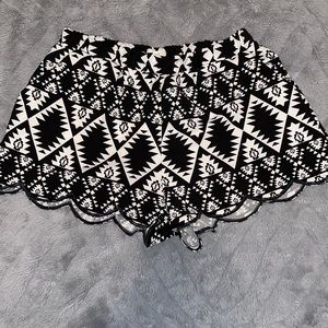 Black and white print shorts. Size M